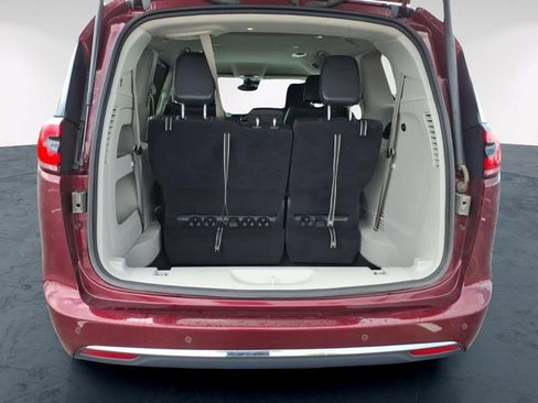 Used 2022 Chrysler Pacifica Touring-L AWD/4WD image 11