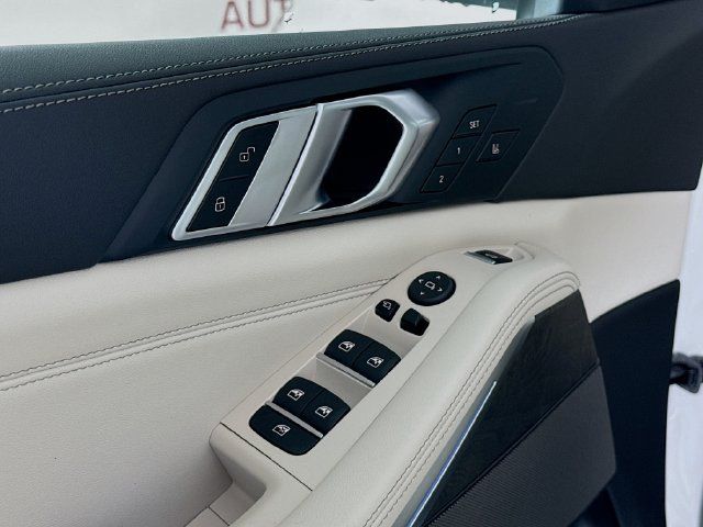 Used 2026 BMW X5 xDrive50e AWD/4WD image 18