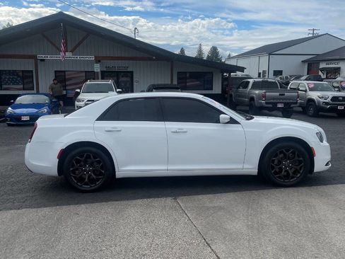 Used 2019 Chrysler 300 S image 7