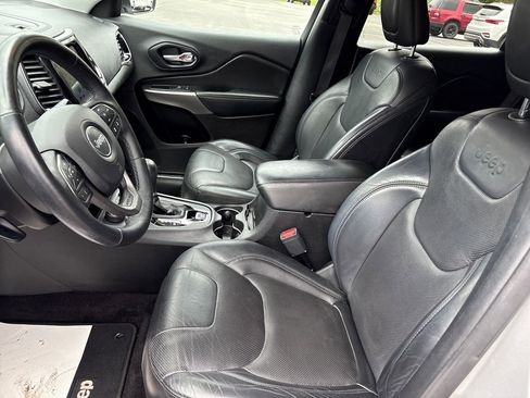 Used 2019 Jeep Cherokee Limited w/ Technology Group image 9