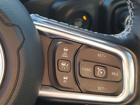 Used 2020 Jeep Gladiator Overland w/ Advanced Safety Group image 12