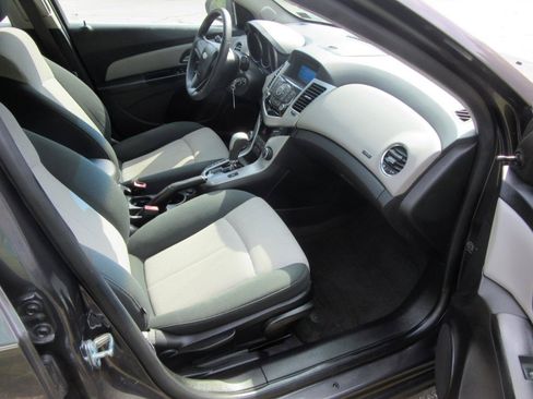 Used 2011 Chevrolet Cruze LS FWD image 12