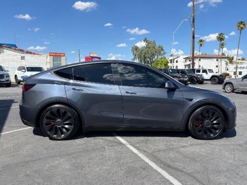 Used 2022 Tesla Model Y Performance AWD/4WD image 2