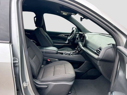 Used 2024 Chevrolet Traverse LT FWD image 16