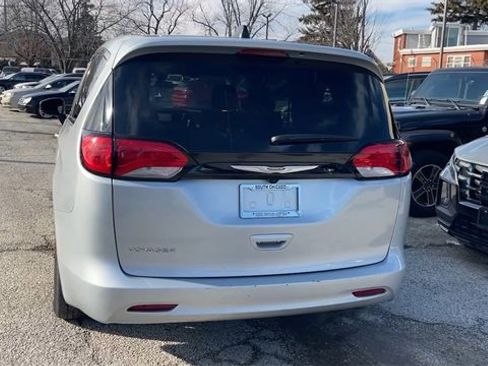 Used 2022 Chrysler Voyager LX image 24