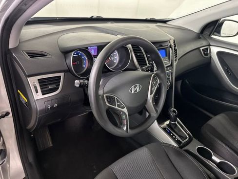 Used 2017 Hyundai Elantra GT image 12