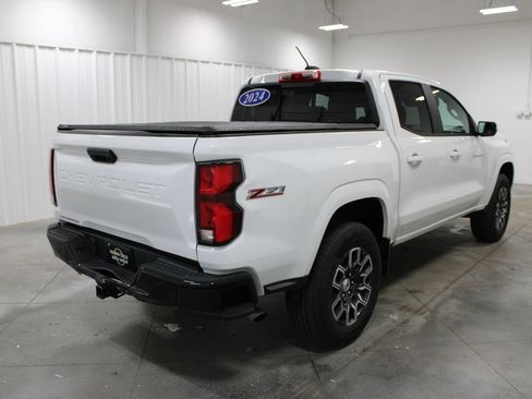 Used 2024 Chevrolet Colorado Z71 w/ Z71 Convenience Package 2 AWD/4WD image 9