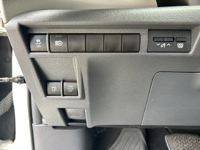 Used 2024 Toyota Sienna LE AWD/4WD image 19