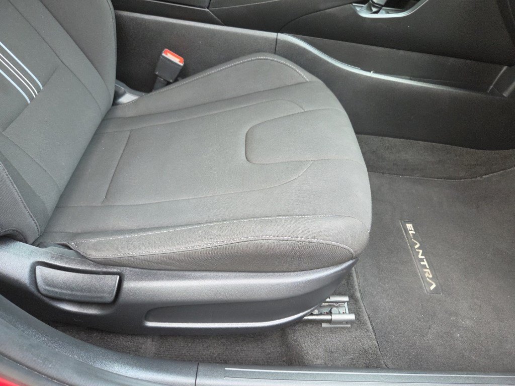 Used 2021 Hyundai Elantra SEL FWD image 34