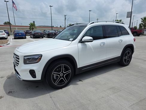 New 2026 Mercedes-Benz GLB 250 image 3