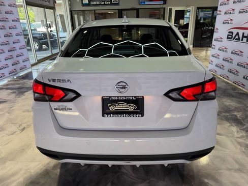 Used 2022 Nissan Versa SV FWD image 6