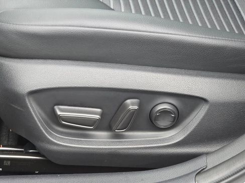 Used 2024 Toyota Camry SE image 10