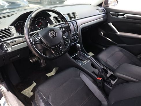 Used 2017 Volkswagen Passat 1.8T R-Line FWD image 6