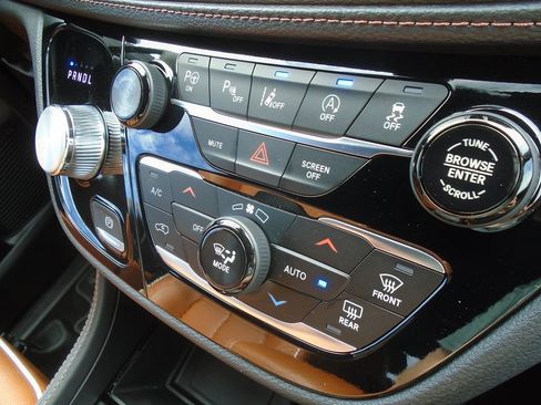 Certified 2024 Chrysler Pacifica Pinnacle image 30