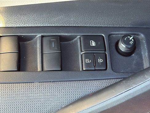 Used 2020 Toyota Corolla LE image 12