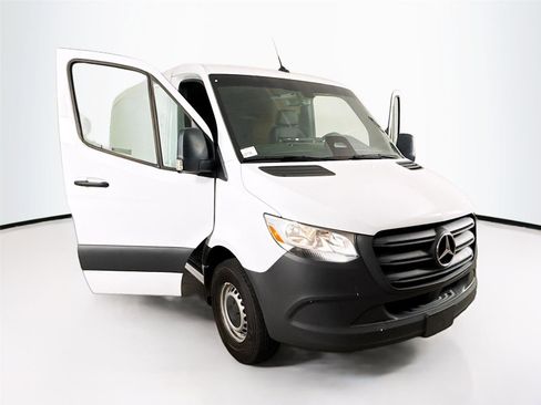 Used 2025 Mercedes-Benz Sprinter 2500 image 15