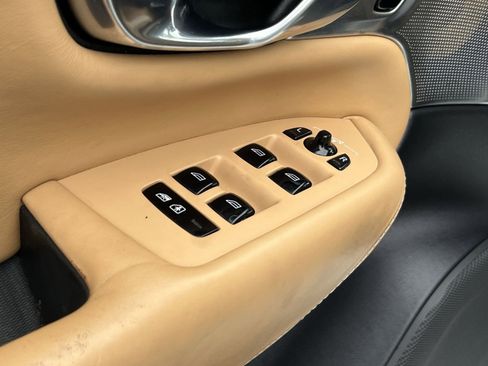 Used 2017 Volvo XC90 T6 Inscription w/ Vision Package image 12