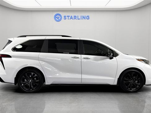Used 2024 Toyota Sienna XSE image 11