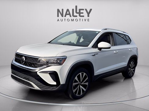 Used 2022 Volkswagen Taos SE w/ IQ.Drive SE Package AWD/4WD image 1