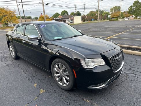 Used 2016 Chrysler 300 C image 2
