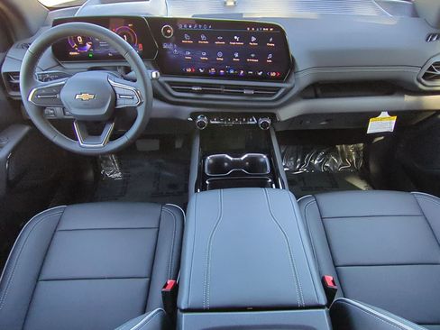 Used 2026 Chevrolet Silverado EV LT AWD/4WD image 13