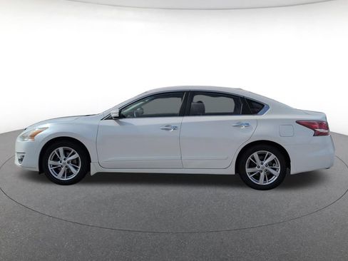 Used 2014 Nissan Altima 2.5 SL w/ Moonroof Package FWD image 2