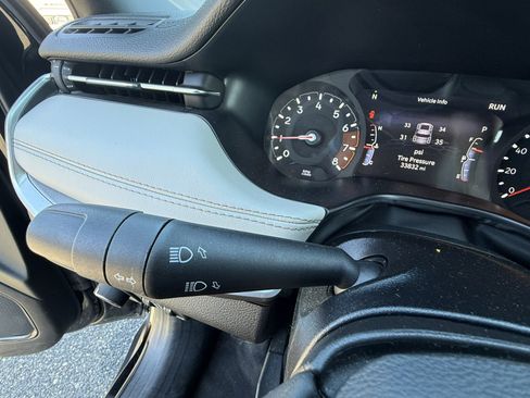 Used 2025 Jeep Compass Limited AWD/4WD image 19