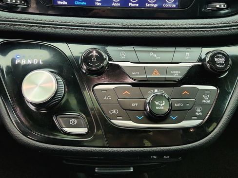Used 2020 Chrysler Pacifica Limited FWD image 20