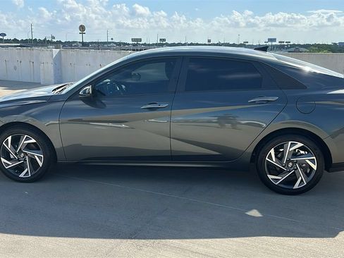 Certified 2025 Hyundai Elantra Sport FWD image 9