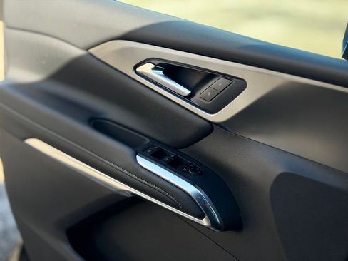 Used 2026 Chevrolet Traverse LT w/ Midnight/Sport Edition image 17