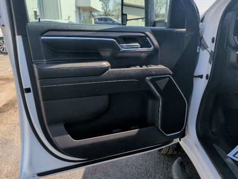 Used 2024 Chevrolet Silverado 2500 LT w/ Convenience Package image 12