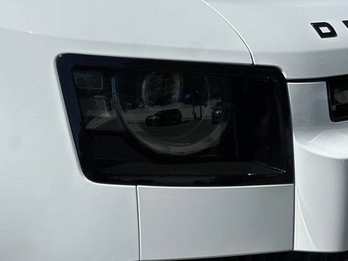 New 2026 Land Rover Defender 110 X-Dynamic SE image 10