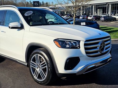 Used 2026 Mercedes-Benz GLS 450 4MATIC image 2