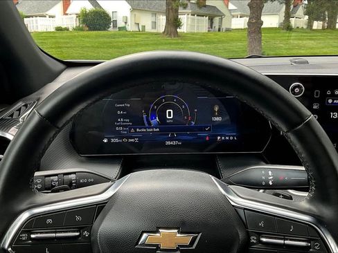 Used 2025 Chevrolet Equinox LT AWD/4WD image 14