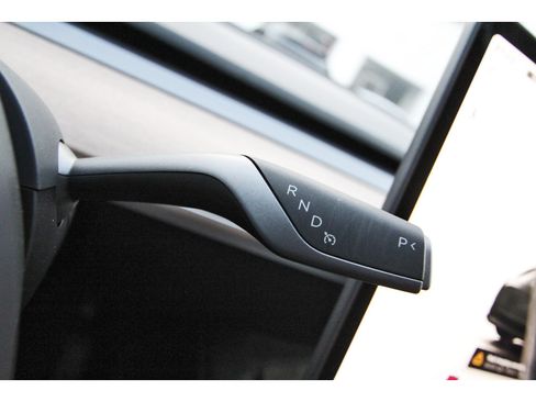 Used 2025 Tesla Model Y Long Range RWD image 18