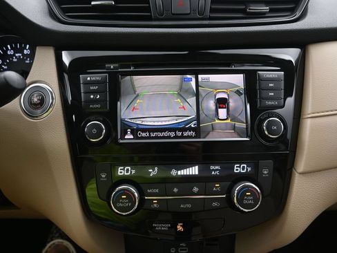 Used 2019 Nissan Rogue SV w/ Premium Package FWD image 17