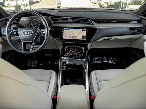 Used 2024 Audi Q8 e-tron Premium Plus w/ Premium Plus Package AWD/4WD image 21
