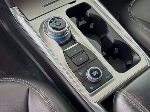 Used 2022 Ford Explorer XLT w/ Equipment Group 202A image 18