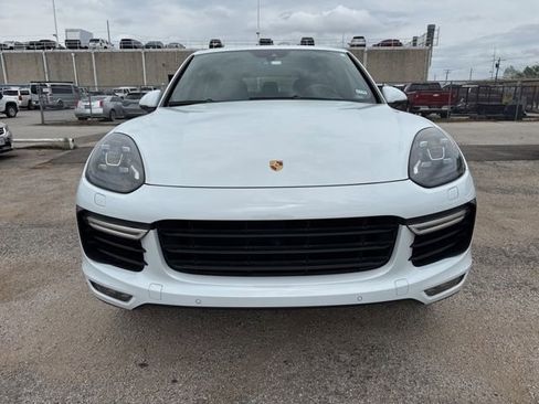 Used 2015 Porsche Cayenne Turbo image 6