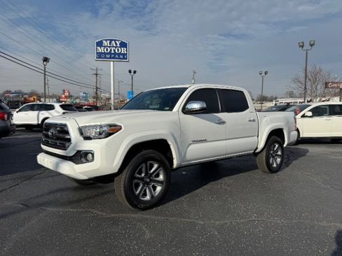 Used 2017 Toyota Tacoma Limited image 1