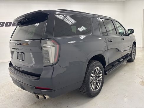 Used 2025 Chevrolet Suburban Z71 w/ Comfort Package image 5