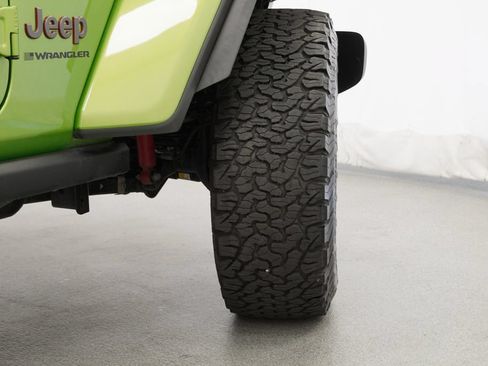 Used 2025 Jeep Wrangler Unlimited Rubicon w/ XTREMEE 35" Tire Package AWD/4WD image 18