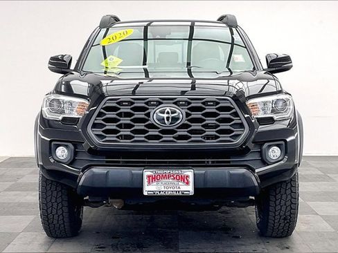 Used 2020 Toyota Tacoma TRD Off-Road image 2
