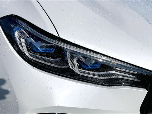 Used 2022 BMW X7 M50i w/ Luxury Seating Package image 27