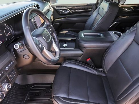 Used 2021 GMC Yukon XL Denali w/ Denali Premium Package image 12