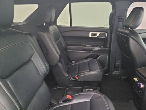 Used 2020 Ford Explorer XLT w/ Equipment Group 202A AWD/4WD image 19
