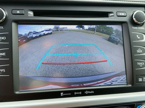 Used 2019 Toyota Highlander XLE FWD image 31