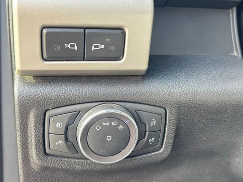 Certified 2019 Ford F150 Lariat w/ Equipment Group 502A Luxury image 34