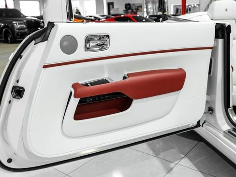 Used 2018 Rolls-Royce Dawn Base image 42