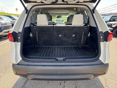 Used 2024 Toyota Grand Highlander XLE image 3